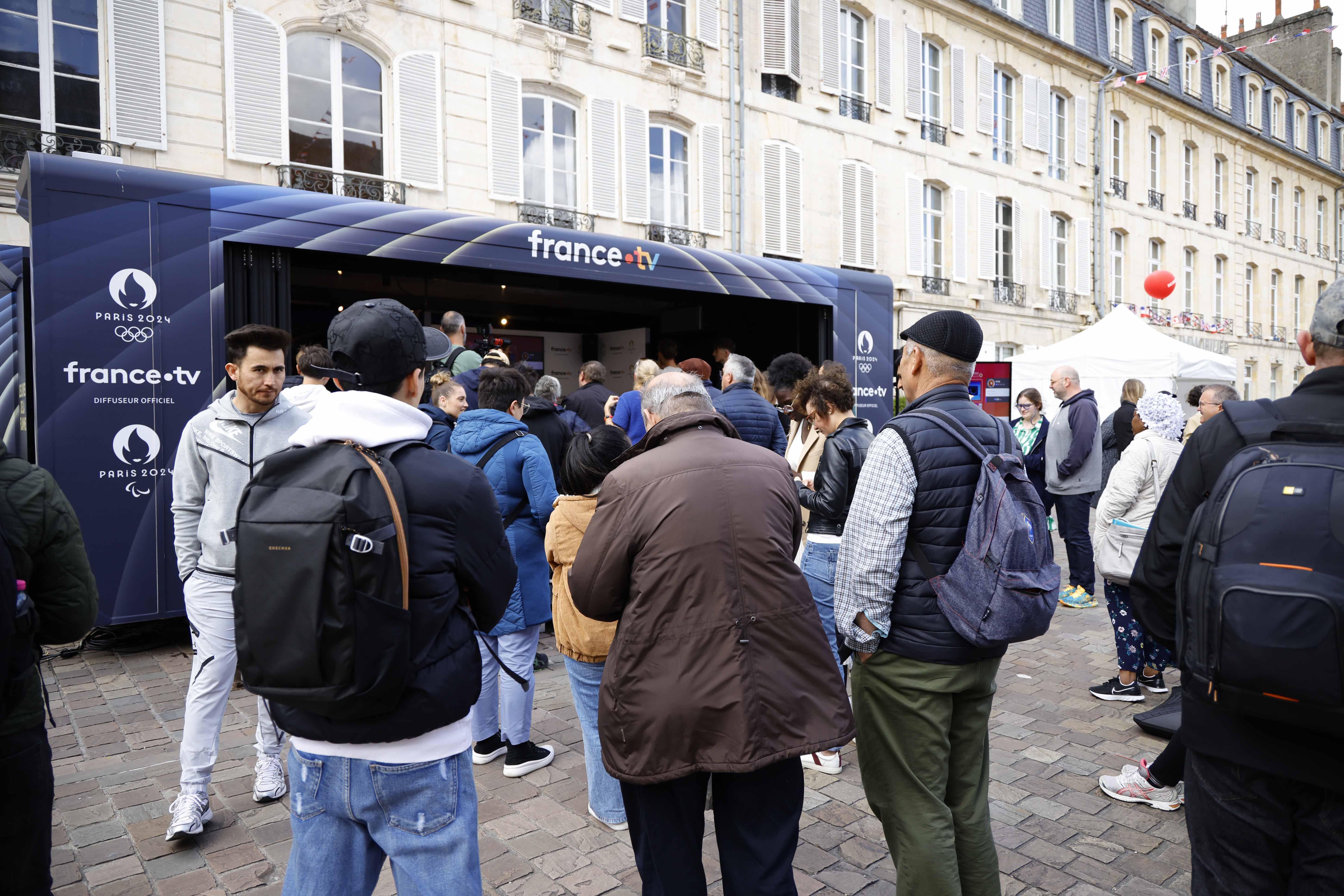 Le grand public a répondu présent sur la place Saint-Sauveur